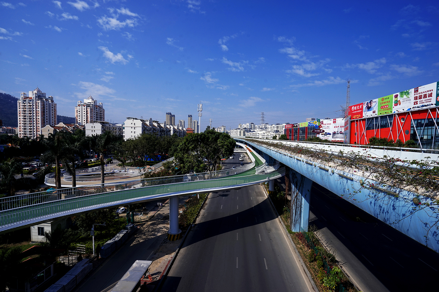 Para facilitar os deslocamentos, a ciclovia é conectada a 11 estações de ônibus e acesso ao metrô.